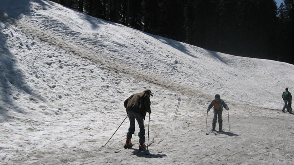 Narkanda Skiing In India