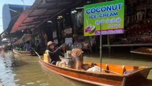 Damnoen Saduak floating market