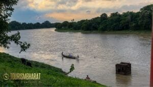 The place of divinity and serenity: explore the marvellous state of Uttar Pradesh with its best sites to visit. Find out what to eat and where to go!