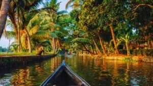 kerala tour package 3 nights 4 days (2 Nights in Munnar/ 1 Night in Alleppey